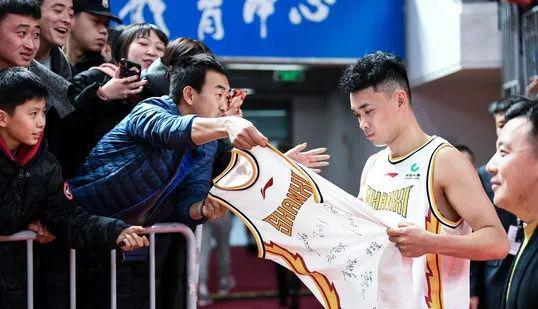 关于库里CBA下课的七位再成焦点的信息